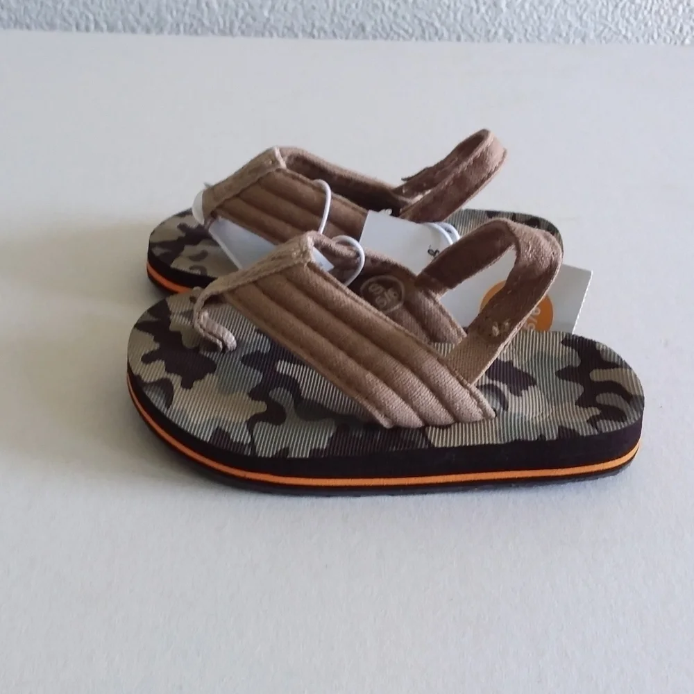 Cat & jack camo slingback flip flops size small